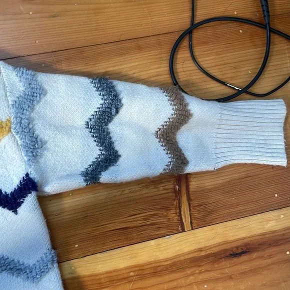 Sweater - Picture 3 of 3